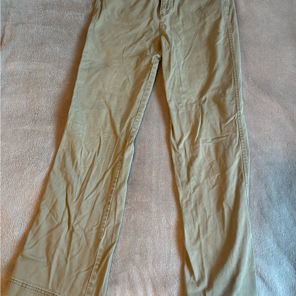 Woman’s green chino pants